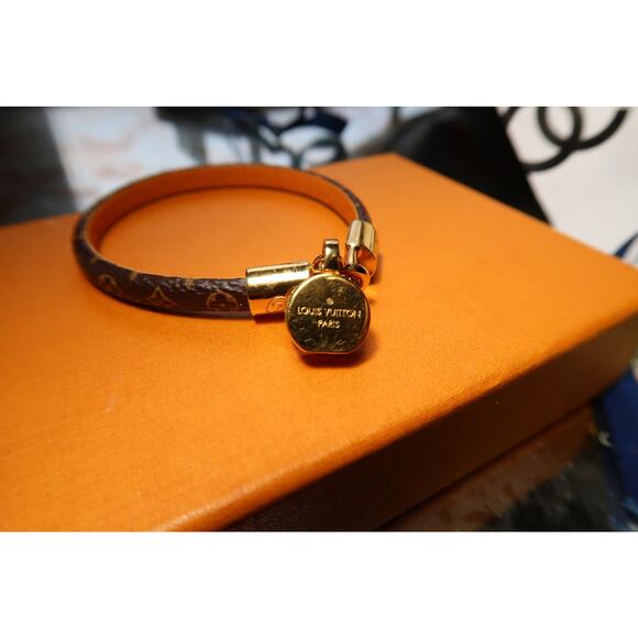 Louis Vuitton Tribute Bracelet BC LV TRIBUTE MNG 19) - Picture 3 of 4